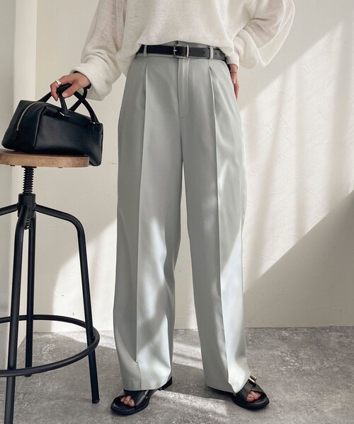 fredy emue（フレディエミュ）の「スラブツイルタックスラックスパンツ（その他パンツ・レディース・ベージュ/ブラック/サックスブルー・36/38）」の8枚目の写真