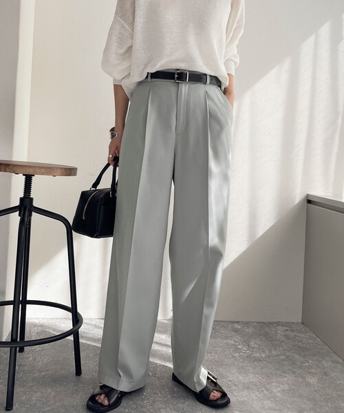 fredy emue（フレディエミュ）の「スラブツイルタックスラックスパンツ（その他パンツ・レディース・ベージュ/ブラック/サックスブルー・36/38）」の9枚目の写真