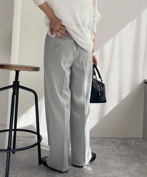 fredy emue（フレディエミュ）の「スラブツイルタックスラックスパンツ（その他パンツ・レディース・ベージュ/ブラック/サックスブルー・36/38）」の12枚目の写真