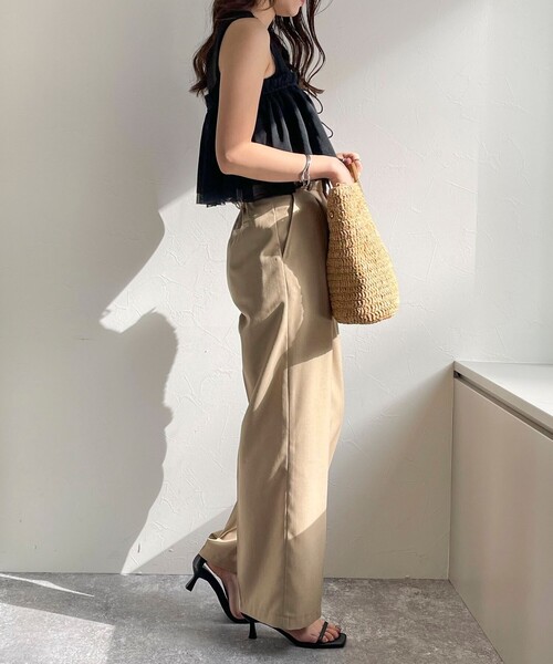 fredy emue（フレディエミュ）の「スラブツイルタックスラックスパンツ（その他パンツ・レディース・ベージュ/ブラック/サックスブルー・36/38）」の14枚目の写真