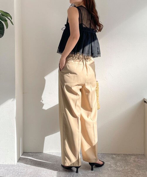 fredy emue（フレディエミュ）の「スラブツイルタックスラックスパンツ（その他パンツ・レディース・ベージュ/ブラック/サックスブルー・36/38）」の15枚目の写真