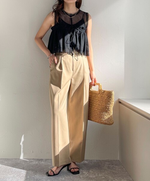 fredy emue（フレディエミュ）の「スラブツイルタックスラックスパンツ（その他パンツ・レディース・ベージュ/ブラック/サックスブルー・36/38）」の16枚目の写真