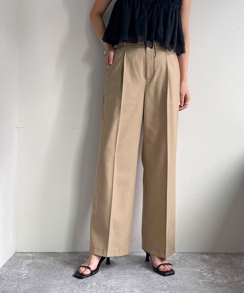 fredy emue（フレディエミュ）の「スラブツイルタックスラックスパンツ（その他パンツ・レディース・ベージュ/ブラック/サックスブルー・36/38）」の17枚目の写真