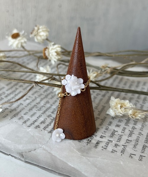 m.soeur（エムスール）の「ランタナのクリアチェーンリング（リング・レディース・ホワイト/ピンク・FREE）」の3枚目の写真