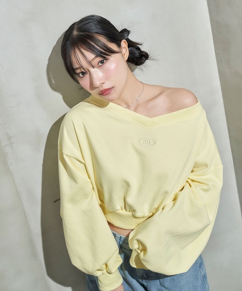 ANDGEEBEE（アンジービー）の「オフショルスウェット（スウェット・レディース・チャコールグレー/イエロー・FREE）」の5枚目の写真