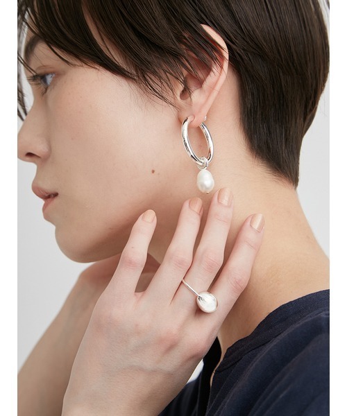 emmi（エミ）の「淡水パールフープイヤリング（イヤリング・レディース・ゴールド/シルバー・FREE）」の5枚目の写真