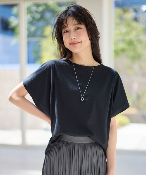 ANY(エニィ)の「【洗濯機可/UVケア/接触冷感】フレンチスリーブロゴ・カラーTシャツ(Tシャツ/カットソー・レディース・ベージュ系5/ブラック系/オールドローズ系/アイボリー系1/グレー系1/アイボリー系5/ブラウン系/ブルー系・F)」の2枚目の写真
