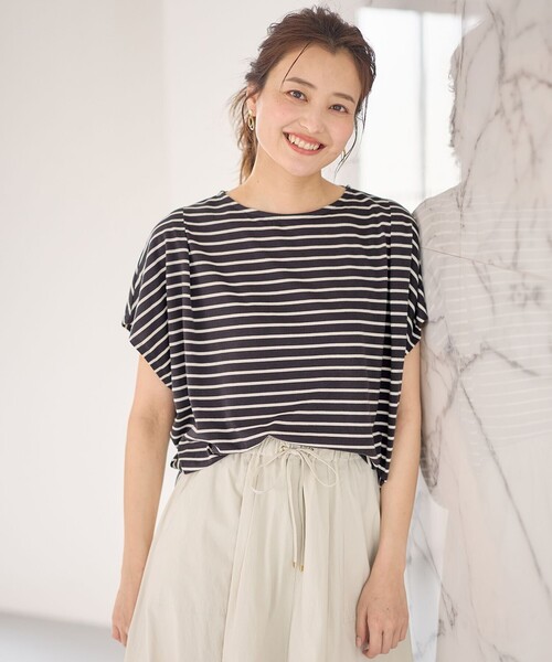 ANY(エニィ)の「【洗濯機可/UVケア/接触冷感】フレンチスリーブロゴ・カラーTシャツ(Tシャツ/カットソー・レディース・ベージュ系5/ブラック系/オールドローズ系/アイボリー系1/グレー系1/アイボリー系5/ブラウン系/ブルー系・F)」の3枚目の写真