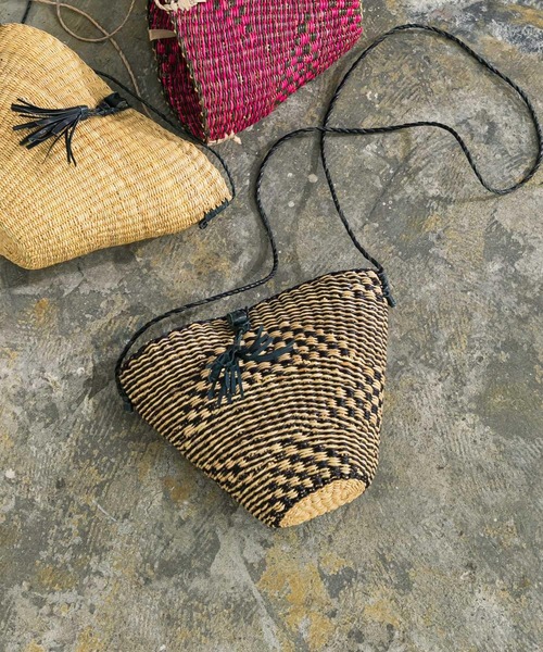 URBAN RESEARCH(アーバンリサーチ)の「ボルガバスケットショルダーバッグ(ショルダーバッグ・レディース・ピンク/ナチュラル/ブラック系その他・-)」の1枚目の写真