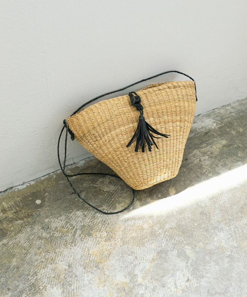 URBAN RESEARCH(アーバンリサーチ)の「ボルガバスケットショルダーバッグ(ショルダーバッグ・レディース・ピンク/ナチュラル/ブラック系その他・-)」の2枚目の写真