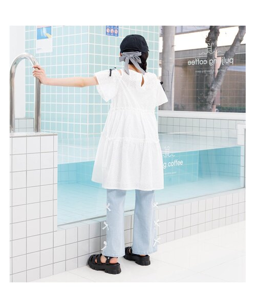 algy（アルジー）の「オフショルティアードワンピ（ワンピース・キッズ・オフホワイト/ブラック・XX-SMALL/X-SMALL/MEDIUM/SMALL）」の4枚目の写真