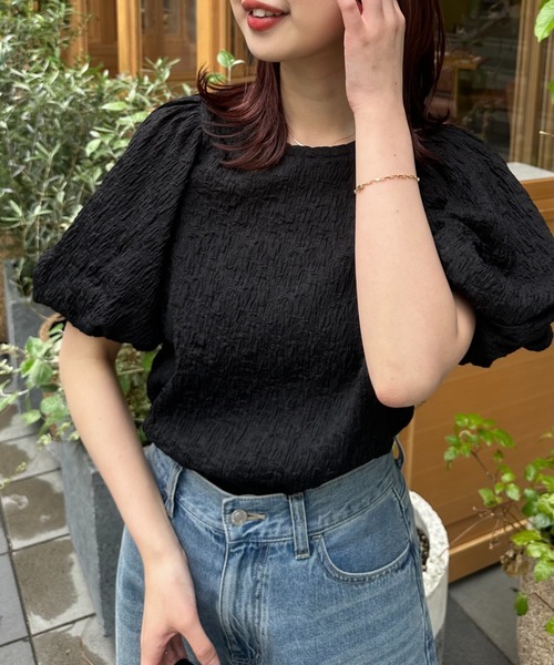 A part by（アパートバイ）の「ジャガードシアーパフ_半袖（Tシャツ/カットソー・レディース・ブラック/オフホワイト・FREE）」の2枚目の写真