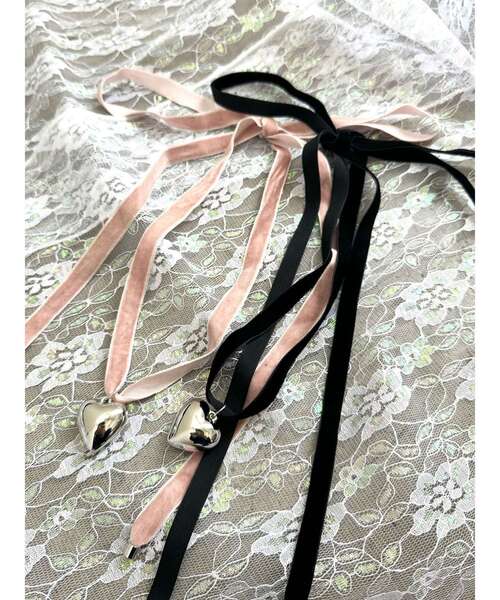 jouetie(ジュエティ)の「ベロアリボンハートチョーカー(チョーカー・レディース・ブラック/ピンク/グレー・FREE)」の2枚目の写真