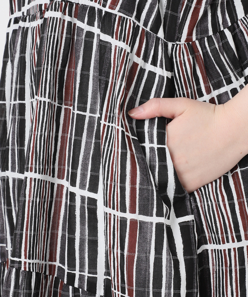 B.C STOCK（ベーセーストック）の「ハンドドロープリントキャミワンピース（ワンピース・レディース・ブルー/ブラック系その他/ピンク/ブラック・FREE）」の21枚目の写真