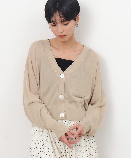 OPAQUE.CLIP(オペークドットクリップ)の「◆ゆるVネックシアーニットカーディガン【洗濯機洗い可/抗ピル】(カーディガン/ボレロ・レディース・ナチュラル/ブラック/ホワイト・38/40/42)」の3枚目の写真