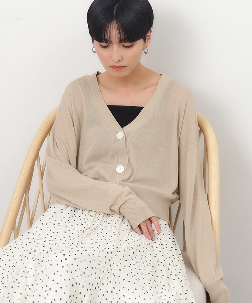OPAQUE.CLIP(オペークドットクリップ)の「◆ゆるVネックシアーニットカーディガン【洗濯機洗い可/抗ピル】(カーディガン/ボレロ・レディース・ナチュラル/ブラック/ホワイト・38/40/42)」の11枚目の写真