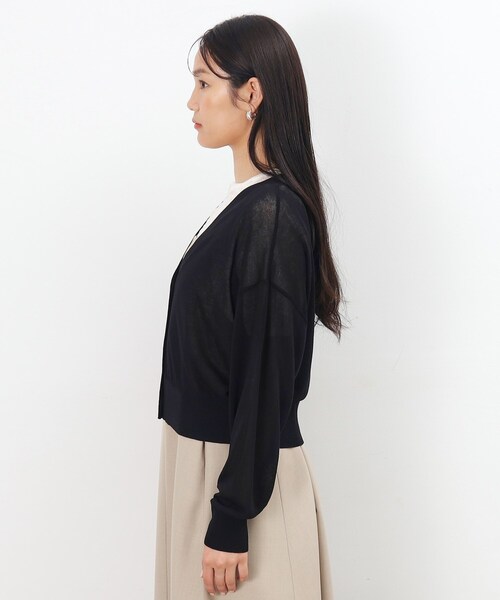 OPAQUE.CLIP(オペークドットクリップ)の「◆ゆるVネックシアーニットカーディガン【洗濯機洗い可/抗ピル】(カーディガン/ボレロ・レディース・ナチュラル/ブラック/ホワイト・38/40/42)」の4枚目の写真