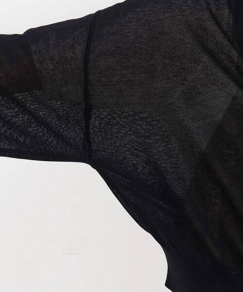 OPAQUE.CLIP(オペークドットクリップ)の「◆ゆるVネックシアーニットカーディガン【洗濯機洗い可/抗ピル】(カーディガン/ボレロ・レディース・ナチュラル/ブラック/ホワイト・38/40/42)」の8枚目の写真