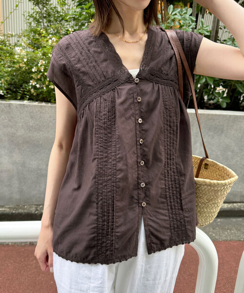 SLOBE IENA（スローブイエナ）の「レースピンタックVネック