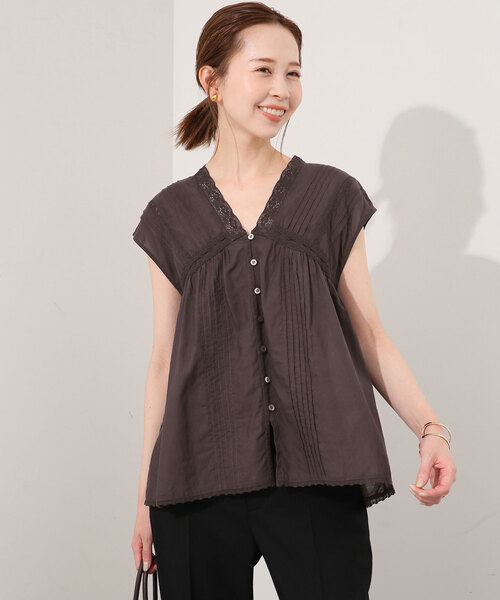 SLOBE IENA（スローブイエナ）の「レースピンタックVネック