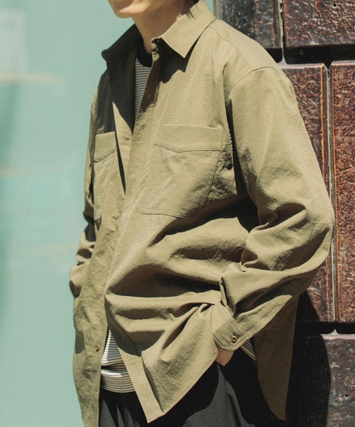 ITEMS URBANRESEARCH(アイテムズ アーバンリサーチ)の「ダブルポケットユーティリティーシャツ(シャツ/ブラウス・メンズ・ダークグレー/ブラウン系その他/カーキ・MEDIUM/LARGE)」の4枚目の写真