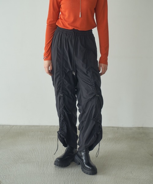 Happy John（ハッピージョン）の「drawstring gather wide pants/ドロストギャザーワイドパンツ（その他パンツ・レディース・シルバー/ブラック・SMALL/MEDIUM）」の2枚目の写真