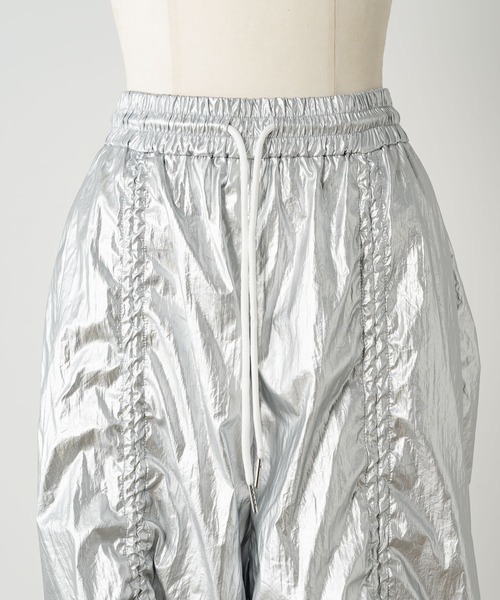 Happy John（ハッピージョン）の「drawstring gather wide pants/ドロストギャザーワイドパンツ（その他パンツ・レディース・シルバー/ブラック・SMALL/MEDIUM）」の3枚目の写真