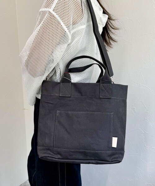 fredy emue（フレディエミュ）の「モールスキンキャンバスポーチ付トートバック（トートバッグ・レディース・ブラック/ミント・FREE）」の2枚目の写真