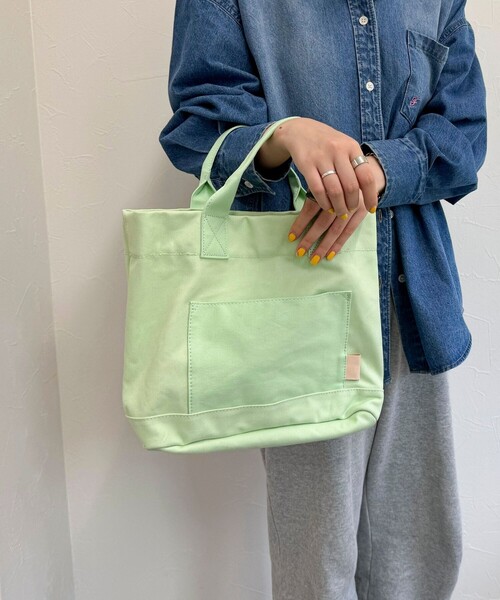 fredy emue（フレディエミュ）の「モールスキンキャンバスポーチ付トートバック（トートバッグ・レディース・ブラック/ミント・FREE）」の4枚目の写真