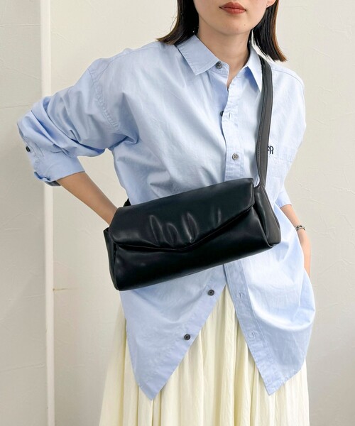 fredy emue（フレディエミュ）の「パデットロールボディバッグ（ボディバッグ/ウエストポーチ・レディース・ブラック/キャメル・FREE）」の2枚目の写真