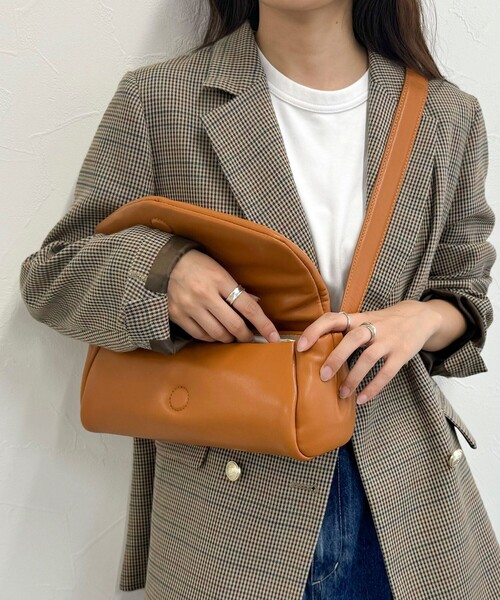 fredy emue（フレディエミュ）の「パデットロールボディバッグ（ボディバッグ/ウエストポーチ・レディース・ブラック/キャメル・FREE）」の4枚目の写真