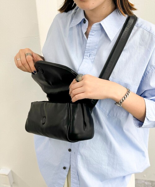 fredy emue（フレディエミュ）の「パデットロールボディバッグ（ボディバッグ/ウエストポーチ・レディース・ブラック/キャメル・FREE）」の14枚目の写真