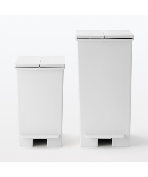 無印良品（ムジルシリョウヒン）の「再生ポリプロピレン入り　ペダル式ダストボックス　両開きフタ付き　大・４５Ｌ袋用（ダストボックス・メンズ・その他・FREE）」の4枚目の写真