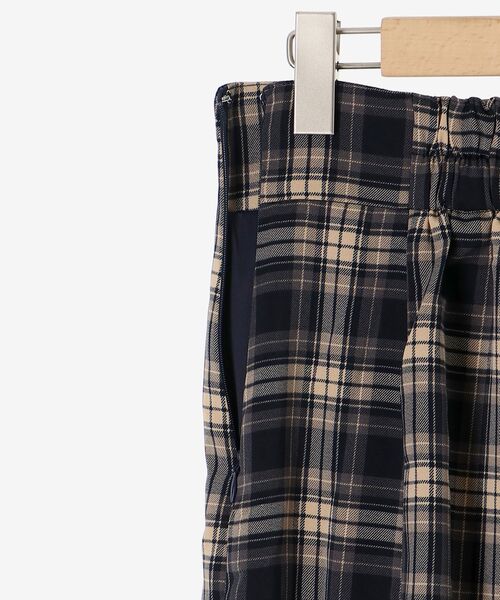 MAJESTIC LEGON（マジェスティックレゴン）の「チェックマーメイドスカート（スカート・レディース・グリーン系その他/ブラウン系その他2/ベージュ系その他2/ブルー系その他4・MEDIUM）」の18枚目の写真