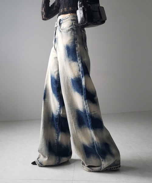 me+em select(ミームセレクト)の「※※【 2color / 4size 】サイドオーバーダイヴィンテージブリーチワイドデニム / side overdyed vintage bleached wide denim(デニムパンツ・レディース・ブラック/ブルー・SMALL/MEDIUM/LARGE/X-LARGE)」の4枚目の写真