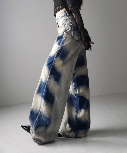 me+em select(ミームセレクト)の「※※【 2color / 4size 】サイドオーバーダイヴィンテージブリーチワイドデニム / side overdyed vintage bleached wide denim(デニムパンツ・レディース・ブラック/ブルー・SMALL/MEDIUM/LARGE/X-LARGE)」の5枚目の写真