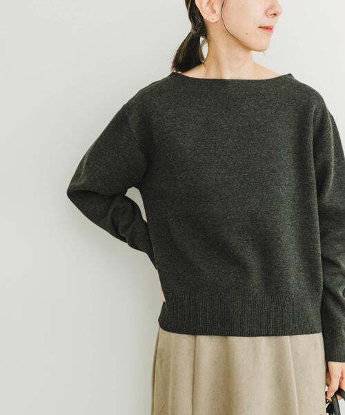 ITEMS URBANRESEARCH(アイテムズ アーバンリサーチ)の「ミラノリブボートネックニット(ニット/セーター・レディース・ベージュ/グレー/チャコールグレー・FREE)」の2枚目の写真