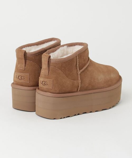 UGG（アグ）の「UGG / アグ：W CLASSIC ULTRA MINI PLATFORM：1135092-CHE[DEA]（ブーツ・レディース・ベージュ系その他・24cm/23cm/22cm）」の2枚目の写真