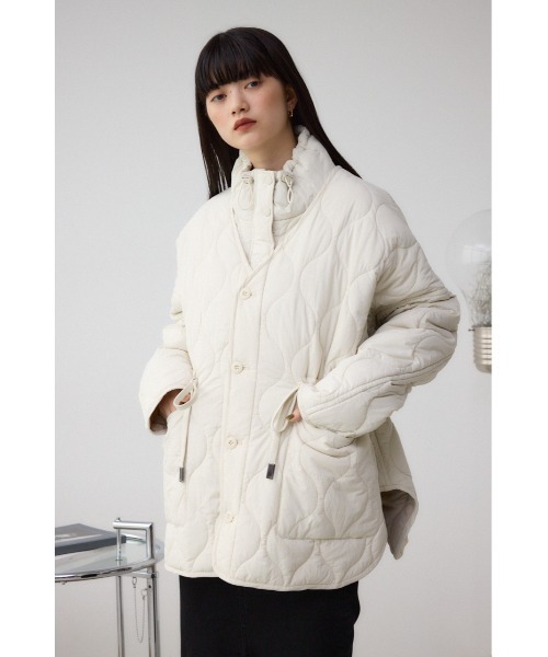 AZUL by moussy(アズールバイマウジー)の「キルティングウエストドローブルゾン(ブルゾン・レディース・チャコールグレー/ブラック/アイボリー・SMALL/MEDIUM)」の4枚目の写真