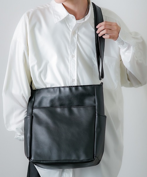 セール】合成皮革 ショルダー スクエアバッグ（ショルダーバッグ