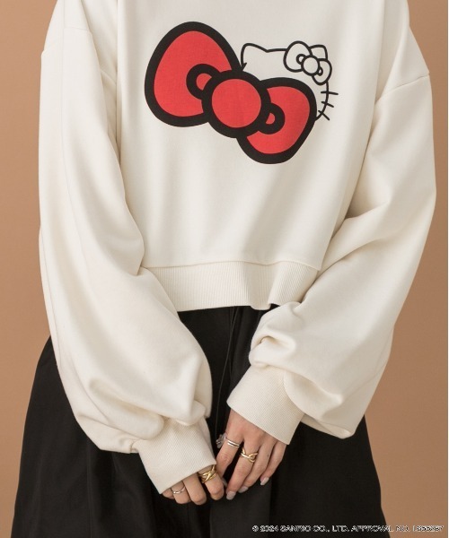 sanrio(サンリオ)の「【HELLO KITTY】リボンデザインショートプルオーバー(スウェット・レディース・オートミール/アイボリー/チャコール・FREE)」の20枚目の写真