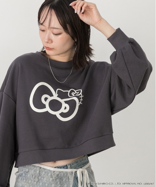sanrio(サンリオ)の「【HELLO KITTY】リボンデザインショートプルオーバー(スウェット・レディース・オートミール/アイボリー/チャコール・FREE)」の11枚目の写真