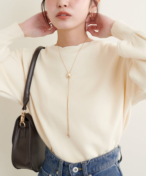 natural couture(ナチュラルクチュール)の「衿ぐり刺繍スカラップニット(ニット/セーター・レディース・ミント/モカ/グレイッシュベージュ/オフホワイト/グレー/ブラック・FREE)」の2枚目の写真