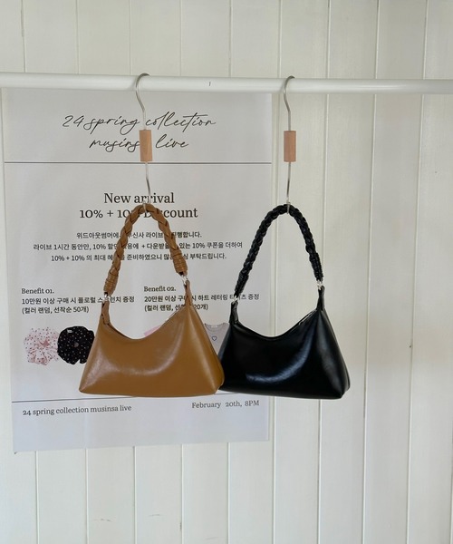 Chiina(チーナ)の「Chiina/ツイストワンハンドルバッグ(ハンドバッグ・レディース・レオパード/ブラウン系その他/ブラック/ゼブラ/キャメル/ホワイト/レッド・FREE)」の11枚目の写真