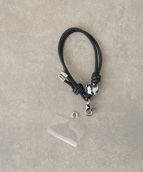 Actually(アクチュアリー)の「本革×天然石ハンドストラップ(スマホグッズ・レディース・ブラック/シルバー・フリー)」の17枚目の写真