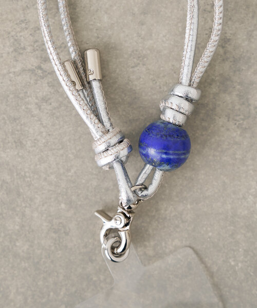 Actually(アクチュアリー)の「本革×天然石ハンドストラップ(スマホグッズ・レディース・ブラック/シルバー・フリー)」の12枚目の写真