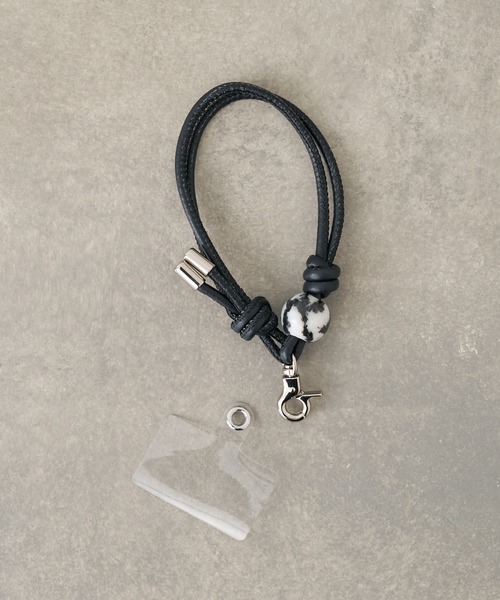 Actually(アクチュアリー)の「本革×天然石ハンドストラップ(スマホグッズ・レディース・ブラック/シルバー・フリー)」の5枚目の写真