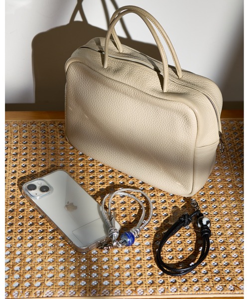 Actually(アクチュアリー)の「本革×天然石ハンドストラップ(スマホグッズ・レディース・ブラック/シルバー・フリー)」の18枚目の写真