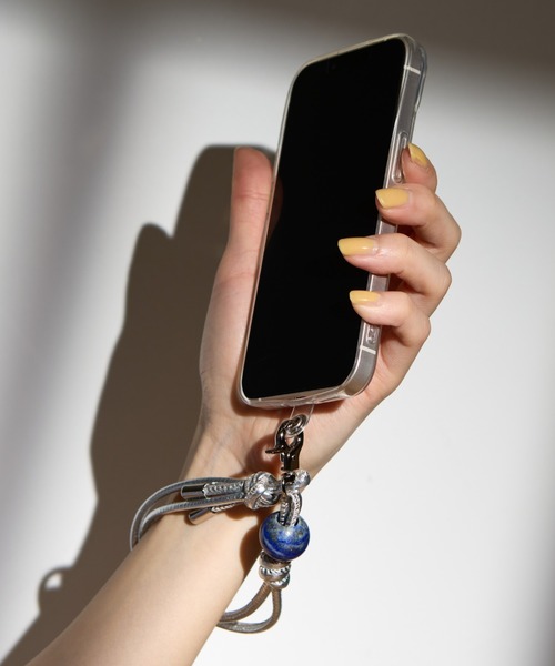 Actually(アクチュアリー)の「本革×天然石ハンドストラップ(スマホグッズ・レディース・ブラック/シルバー・フリー)」の20枚目の写真