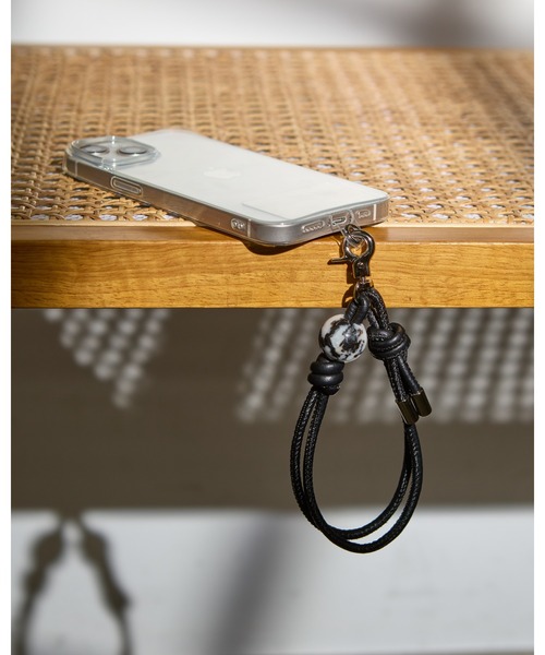 Actually(アクチュアリー)の「本革×天然石ハンドストラップ(スマホグッズ・レディース・ブラック/シルバー・フリー)」の19枚目の写真